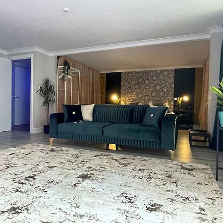 The Exclusive Jacuzzi Apartment Бирмингем Экстерьер фото